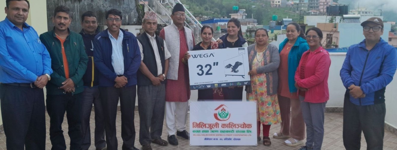 उत्कृष्ट डिजिटल कारोवारकर्तालाई ईन्फोबाट टि.भी. उपहार